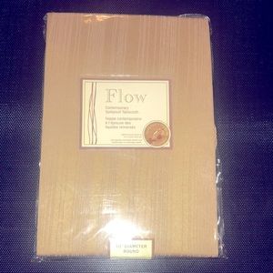 NEW Flow Contemporary 70-inch Round Tablecloth